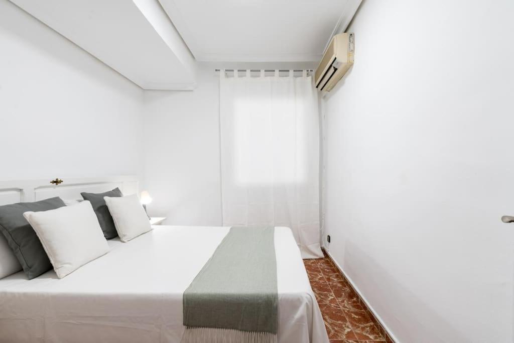 Santa Justa Urban Apartment Seville Luaran gambar